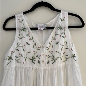 APRIL CORNELL vintage lightweight cotton nightgown with floral embroidery